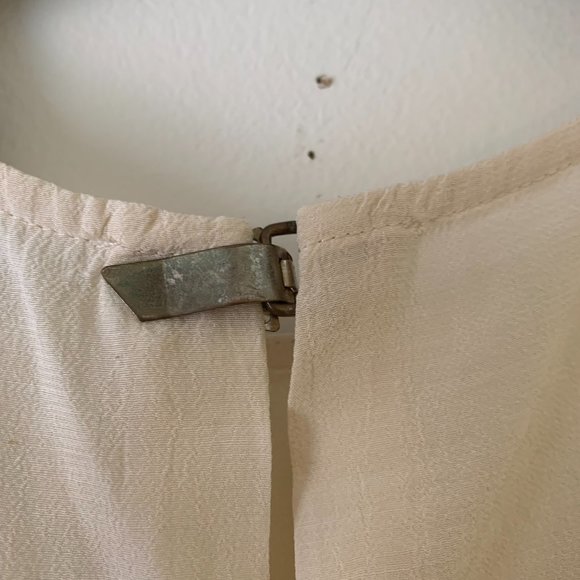 Zara Woman. Cream/beige, high/low top, with fringe on the hem. Sleeveles… - Picture 9 of 9